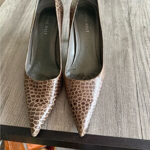 Nine West Tan Crocodile Pattern Heels